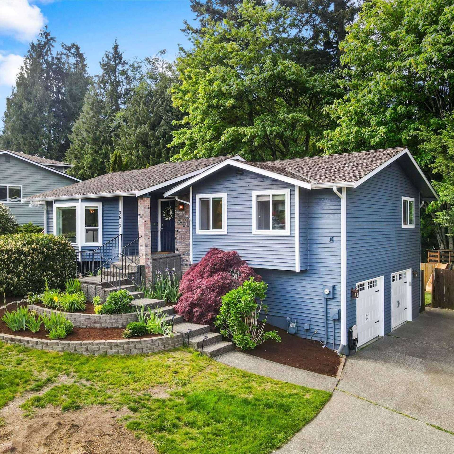Great Single Family Home in Desirable Everett Neighborhood!