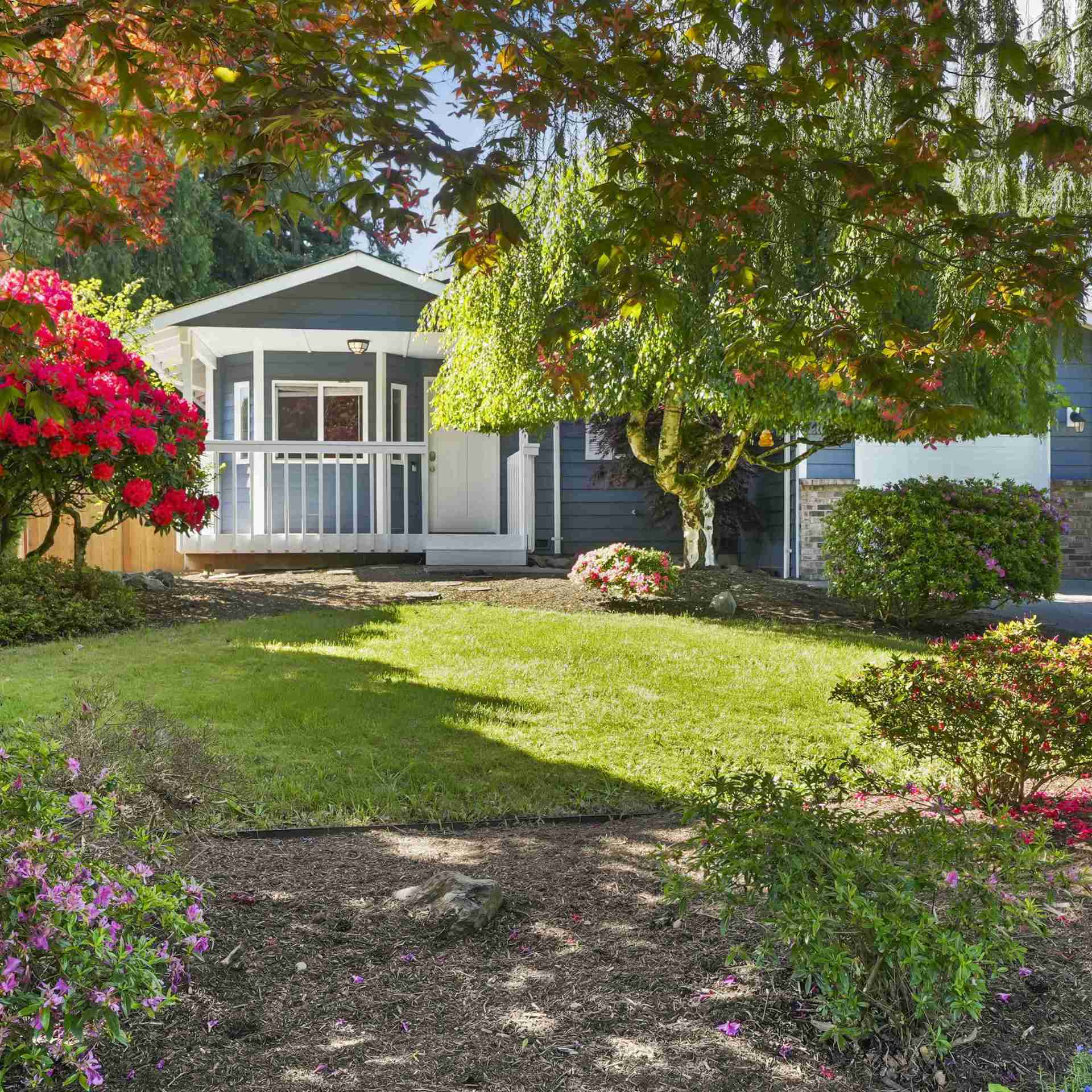 Great Single Family Home in Desirable Everett Neighborhood!