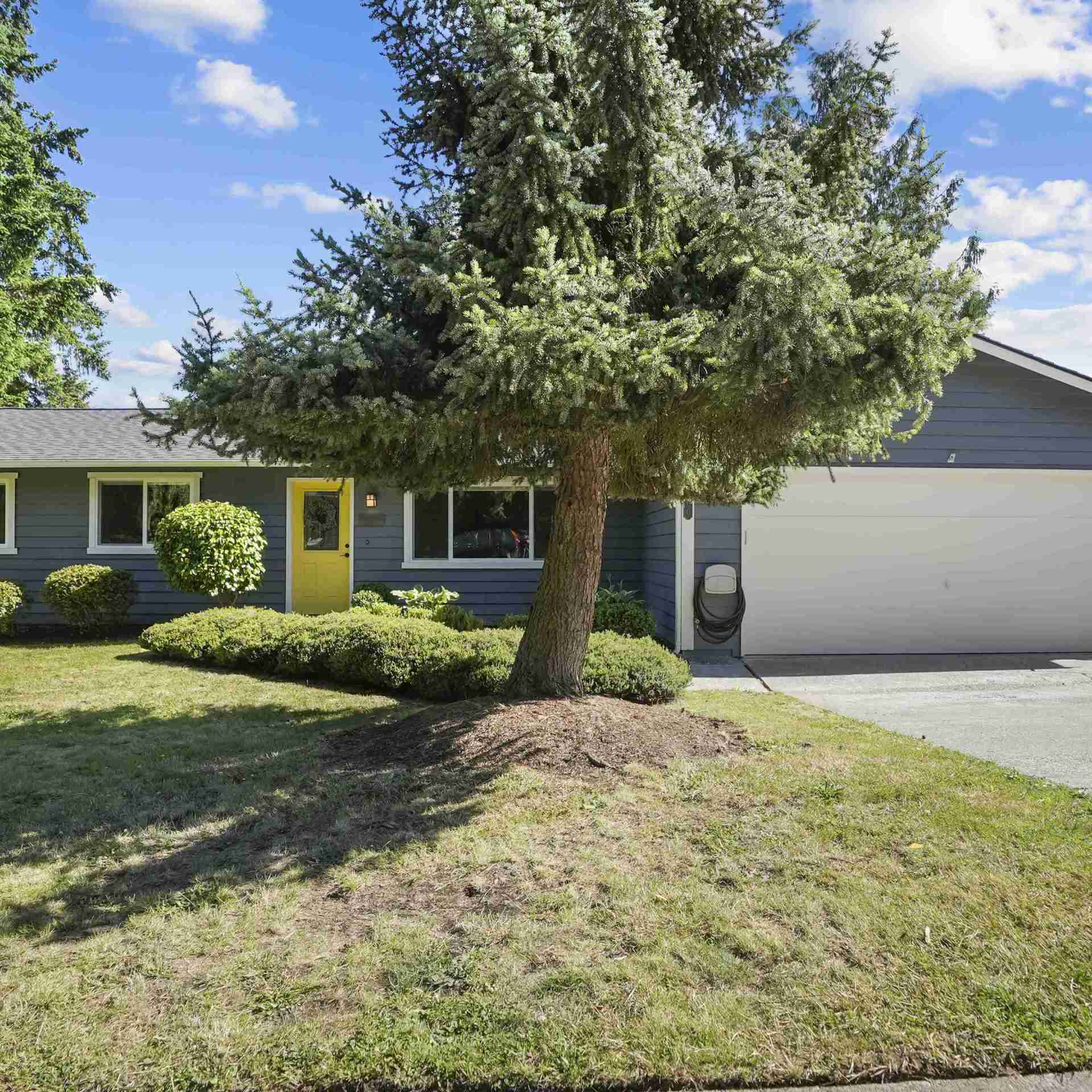 Great Single Family Home in Desirable Everett Neighborhood!